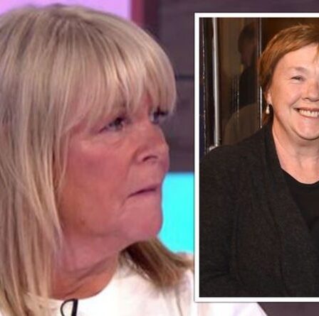 Linda Robson admet que sa mère s'est « retournée contre » la co-vedette de Birds of a Feather, Pauline Quirke
