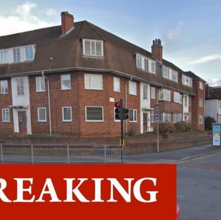 Londres tirant sur l'horreur alors que la police se précipite vers l'attaque de Morden en plein jour – une victime se bat pour la vie