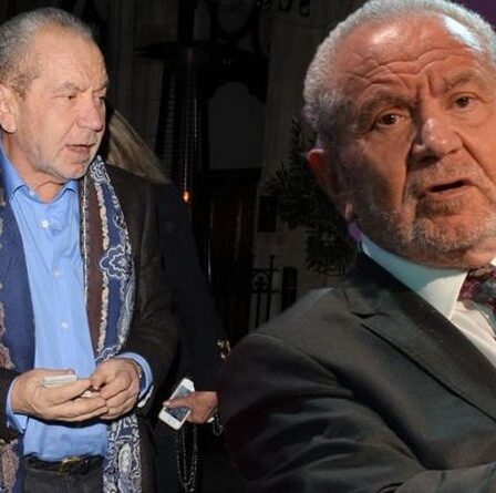 Lord Sugar riposte après s'être fait dire qu'il était "déconnecté" du vaccin : "Ma sœur est morte !"