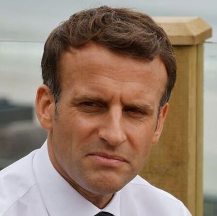 Macron sauvagement accusé d'avoir "fait une posture" dans la rangée du Brexit alors que le président français exerce son veto
