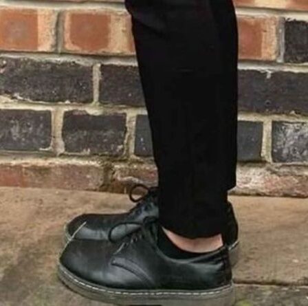 Maman furieuse après qu'une écolière de Nottingham ait été punie pour avoir "montré trop de cheville"