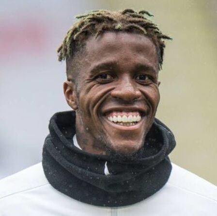 Man Utd pourrait être prêt pour une aubaine après que Wilfried Zaha ait émis des demandes de transfert