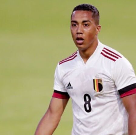 Man Utd prêt à affronter Liverpool pour un transfert de 56 millions de livres sterling de Youri Tielemans alors que la sortie de Leicester est soutenue
