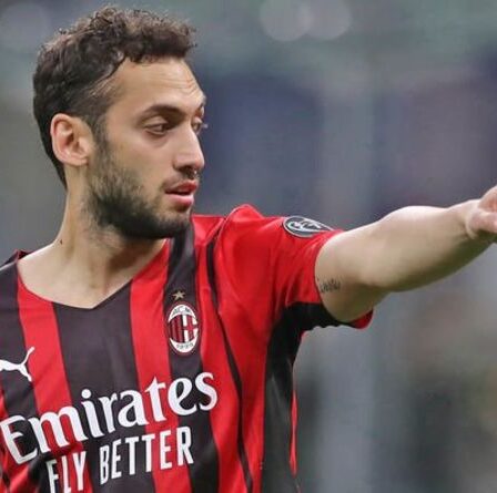 Manchester United `` a présenté une proposition à Hakan Calhanoglu '' dans le cadre d'un nouveau développement de transfert