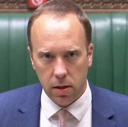 Matt Hancock confirme l'ouverture des réservations de vaccins Covid aux plus de 25 ans à partir de demain