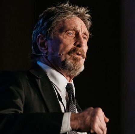 Mort de John McAfee : Comment John McAfee est-il mort ?  Un magnat de la technologie risque d'être extradé vers les États-Unis