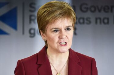 Nicola Sturgeon pourrait empêcher les soldats et étudiants anglais de voter en Écosse