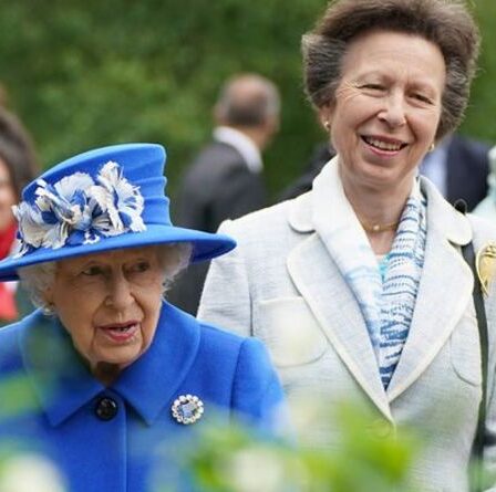 Nouvelles images de la princesse Anne et de la reine : « Un humour et un stoïcisme partagés » derrière un « lien unique »
