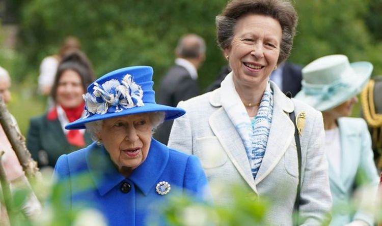 Nouvelles images de la princesse Anne et de la reine : « Un humour et un stoïcisme partagés » derrière un « lien unique »