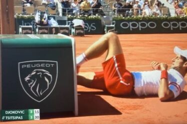 Novak Djokovic fait une chute brutale et s'écrase dans une boîte publicitaire lors de la finale de Roland-Garros