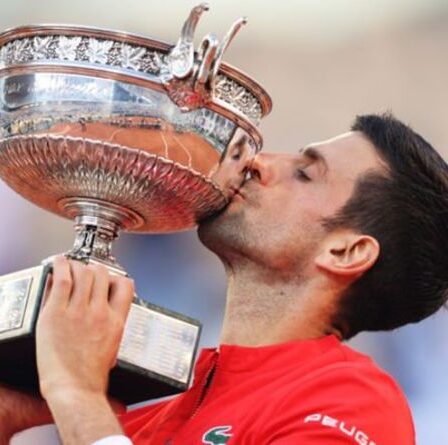 Novak Djokovic se rapproche du record de Federer et Nadal avec une victoire au titre de Roland-Garros