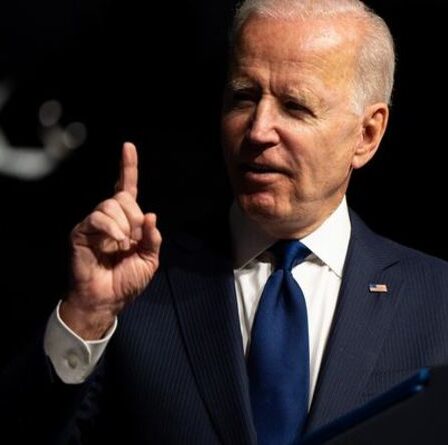 Panique du vaccin Joe Biden: POTUS contraint d'offrir de la BIÈRE GRATUITE alors que les taux de participation chutent