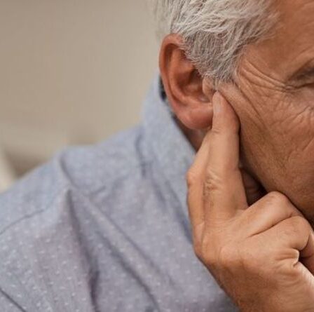 Pension de l'État : vous pourriez obtenir 358 £ supplémentaires par mois pour une perte auditive ou d'autres conditions
