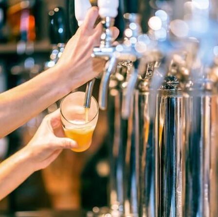 Pubgoer stupéfait de se voir facturer 18,27 £ pour deux pintes de bière « M'a frappé pour six ! »