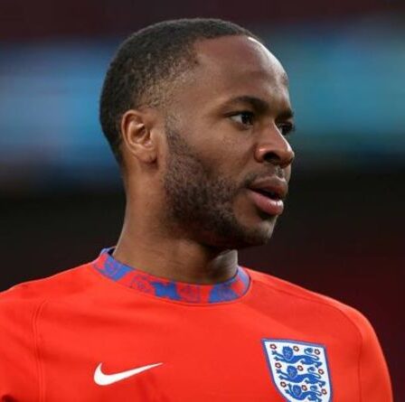 Raheem Sterling laisse tomber un nouvel indice de sortie de transfert de Man City alors qu'Arsenal est lié à la star anglaise