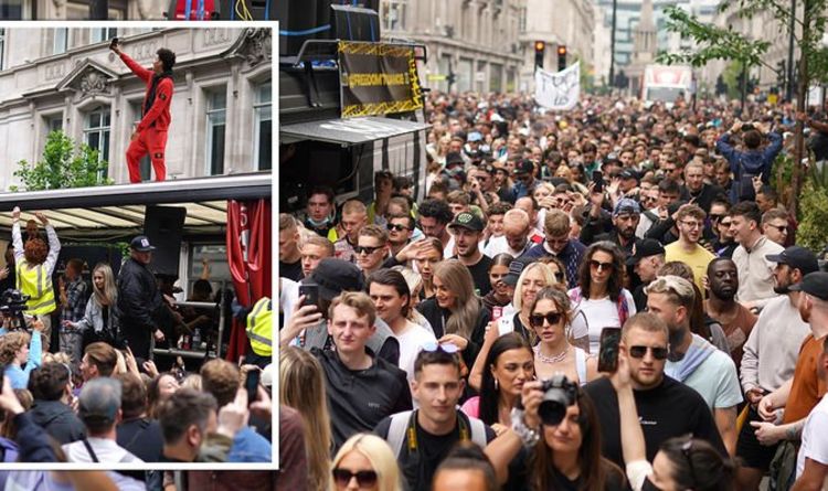 Regent Street fermée par des ravers alors que des milliers de personnes inondent le centre de Londres en signe de protestation