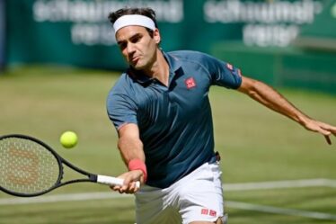 Roger Federer prudent face à une "décision stupide" pour le retour de Wimbledon après la défaite de Halle Open