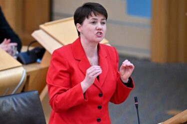 Ruth Davidson a condamné Nicola Sturgeon pour sa politique frontalière de « sifflet de chien »