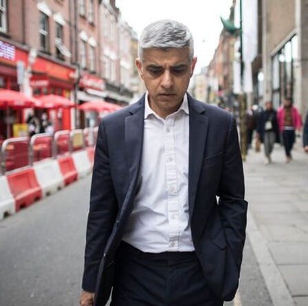Sadiq Khan se donne une augmentation de salaire - combien sont payés nos politiciens ?