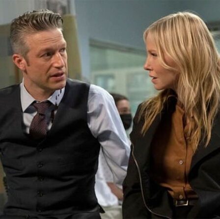 Scène supprimée de Law and Order SVU: Dominick Carisi se débat alors que Rollins accouche à nouveau