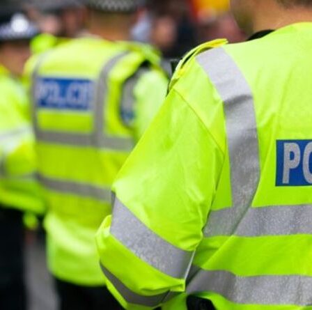 Sérieusement?  La police a appelé à une fête illégale de Covid – et trouve des officiers dansant à l'intérieur