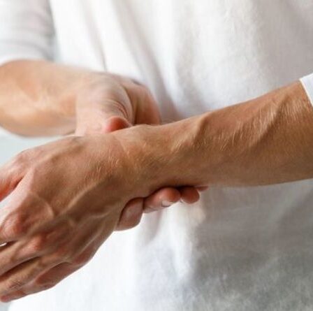 Signes précoces de la polyarthrite rhumatoïde : les 12 premiers signes de cette maladie débilitante