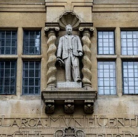 Statue de Cecil Rhodes : indignation alors que 150 universitaires d'Oxford refusent d'enseigner au milieu d'une rangée de statues