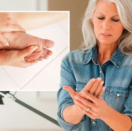 Symptômes de carence en vitamine B12: les signes de faibles taux de vitamine B12 provoquent des `` lésions nerveuses possibles ''