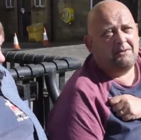 'Temps pour le changement!'  Les travailleurs en alerte alors que les habitants de Batley et Spen, partisans du Brexit, font rage