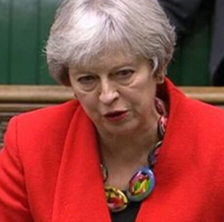 Theresa May "complètement déconnectée" et les rebelles conservateurs "suffisants" honteux de la révolte de l'aide étrangère
