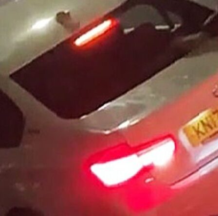 Un détournement de voiture à Londres sous la menace d'une arme déclenche un appel urgent de la police du Met