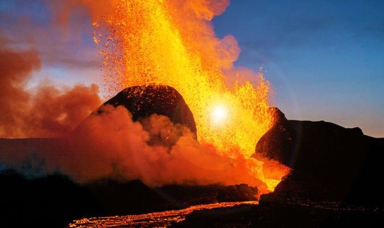 Un drone s'écrase sur le volcan en éruption Fagradalsfjall en Islande dans une vidéo dramatique – regardez