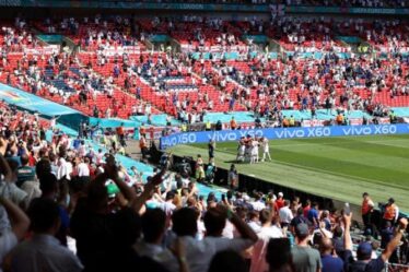 Un fan anglais "grièvement blessé" et transporté d'urgence à l'hôpital après être tombé du stand de Wembley