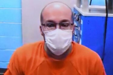 Un pharmacien qui a tenté de détruire des centaines de vaccins Covid emprisonné