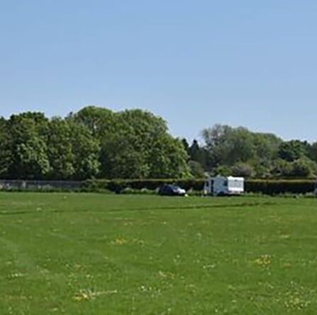 Une fille "couverte de sang" après que "des voyageurs se battent et lancent des verres de pinte"