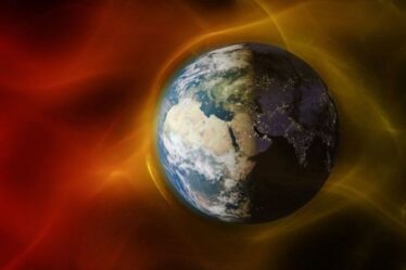 Une tempête solaire se déplaçant à 2,1 millions de km/h frappe actuellement la Terre