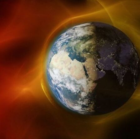 Une tempête solaire se déplaçant à 2,1 millions de km/h frappe actuellement la Terre