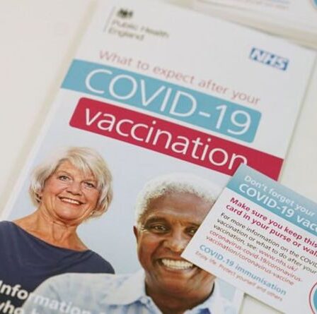 Vaccin contre le Covid en chiffres : les chiffres de PHE montrent un GLISSEMENT DE TERRAIN des infections et des décès évités