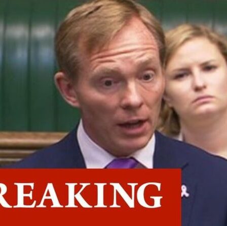 Le bureau du député travailliste Chris Bryant visé par une foule anti-vaxx «en colère» – la police a été informée