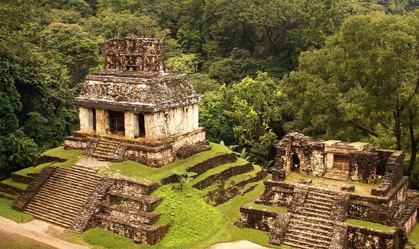 Palenque : Il a péri vers le VIIe siècle et est devenu envahi par la jungle environnante