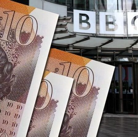 La BBC gagne 250 millions de livres sterling supplémentaires en UN AN après avoir forcé les plus de 75 ans à payer des frais de licence