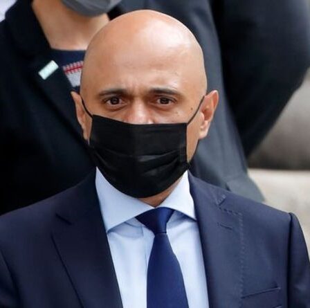 Sajid Javid salue une "réalisation phénoménale" alors que 80 millions de vaccins ont été distribués au Royaume-Uni