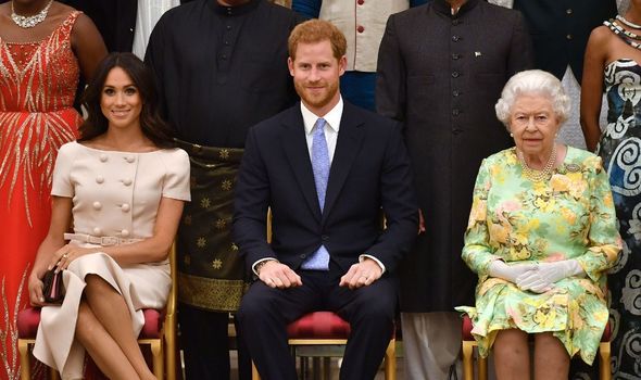 Le prince Harry avec Meghan Markle et la reine