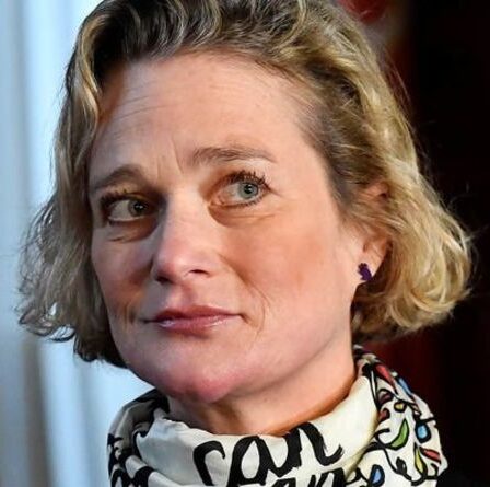 Pour terminer! La princesse Delphine, enfant de l'amour royal, participera pour la première fois à un événement majeur