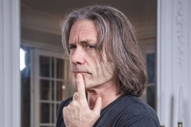 Bruce Dickinson sur son prochain one-man show, son verrouillage et sa tournée Iron Maiden