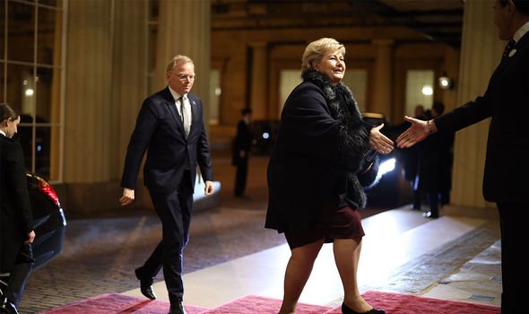 Erna Solberg : le Premier ministre norvégien photographié au sommet des dirigeants de l'OTAN, 2019