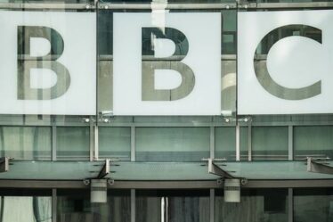La BBC attaquée pour avoir aidé le personnel anxieux après que des personnes âgées aient été «harcelées» à cause des frais de licence