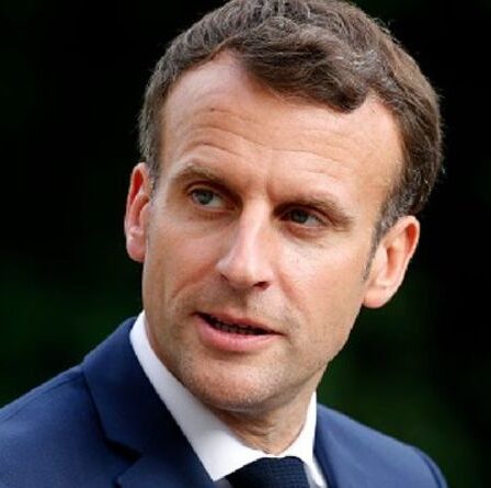 Macron déchiré alors que le président français a été qualifié de « tyrannique et incompétent » pour le laissez-passer de Covid