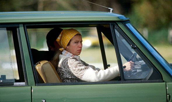 Histoire royale: Anne photographiée au volant d'une Land Rover dans les années 70