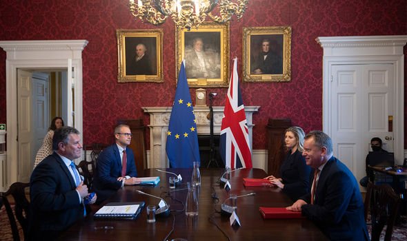 Lord Frost et le vice-président de la Commission européenne Maroš Šefčovič se sont rencontrés plus tôt dans la journée pour discuter des frictions liées au Brexit 